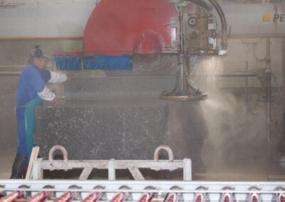 Looduskivi töötlemine